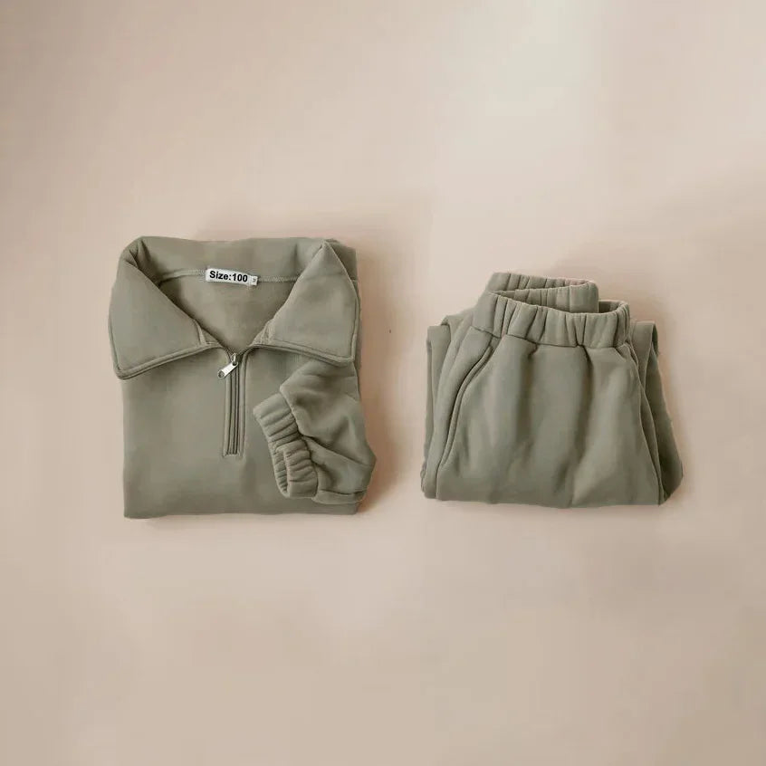 Cozy Winter Fleece Set — Warm Sweatshirt + Pants